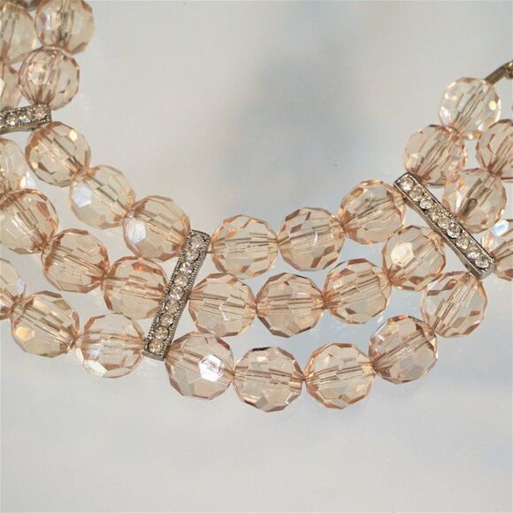 Vintage 3 Strand Plastic Retro Beaded Necklace Blush Pink And Silver Tone - Picture 3 of 3